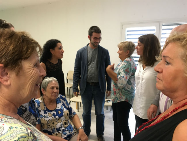 CUIDAR AL CUIDADOR Suport psicològic i accions per reduir l'estrès a Martorelles per a les persones cuidadores // Teresa Carreras